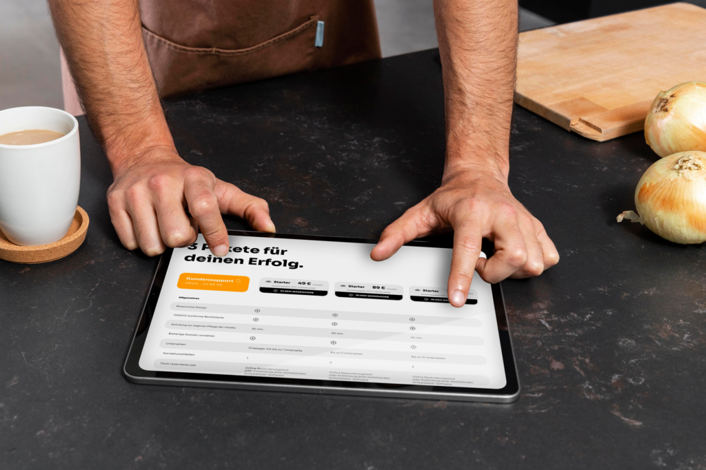 Wähle das passende Paket für dein Unternehmen aus. Unten auf unserer Website siehst du 3 verschiedenen Pakete mit den unterschiedlichen Paketen für dein Unternehmen.